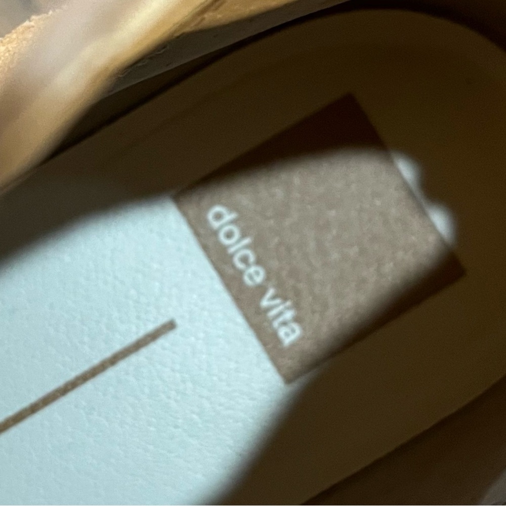 Dolce Vita Women's Light Sand Suede Lug Sole‎ Platform Ankle Booties. Size 8.5 - Picture 11 of 12